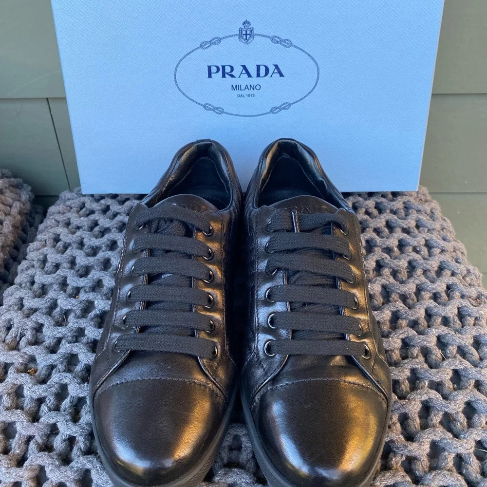 WORN ONCE PRADA 37 LEATHER QUILTED SNEAKERS NEXT TO NEW - Picture 2 of 13